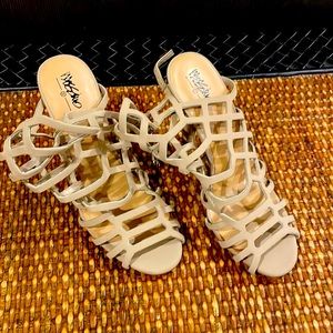 Mossimo cage tan heels